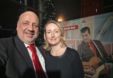 Juha na divadelním představení Šakalí léto