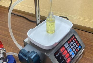 Automatizace plnění lahviček s vůněmi pro AHOME – investice do moderní technologie