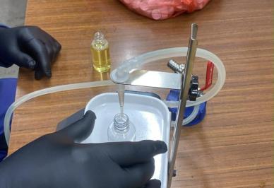 Automatizace plnění lahviček s vůněmi pro AHOME – investice do moderní technologie