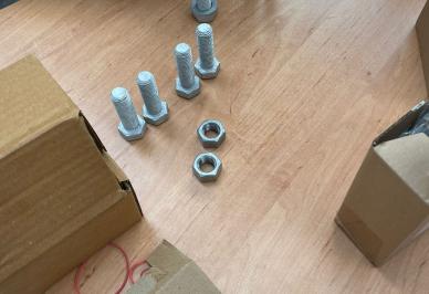 Ruční práce, která dává smysl: kompletace šroubových sestav