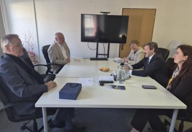 Skupina JUHA představila svou činnost lotyšskému velvyslanci